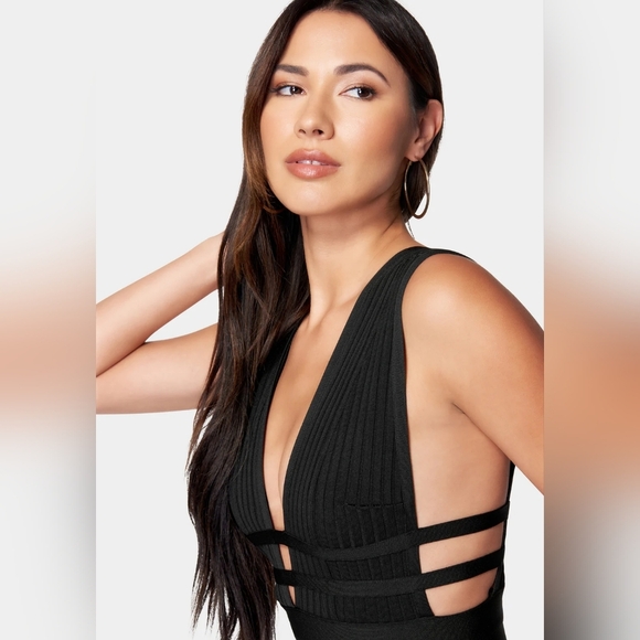 11. NWT BEBE PLUNGE NECK BANDAGE DRESS SIZE XS - Picture 4 of 9